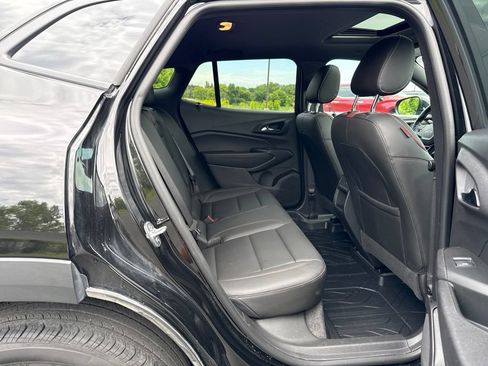 Used 2025 Chevrolet Trax RS w/ Sunroof Package FWD image 12