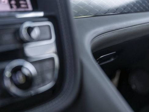 Certified 2025 Bentley Bentayga AWD/4WD image 45