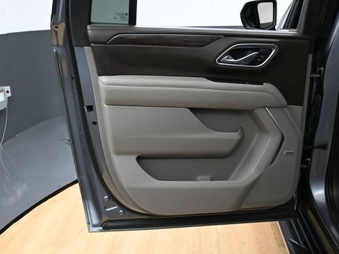 Used 2021 Chevrolet Suburban LT RWD image 40