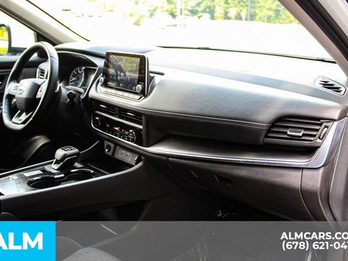 Used 2025 Nissan Rogue SV FWD image 24