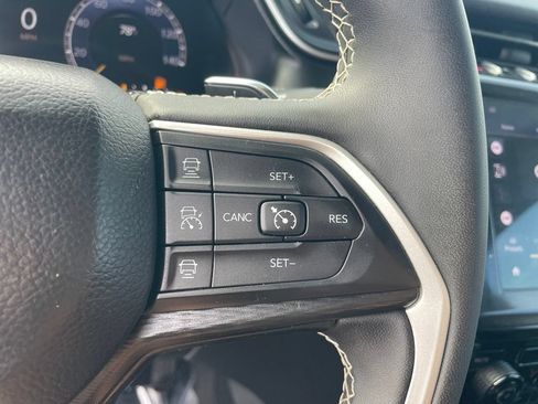 Used 2023 Jeep Grand Cherokee Laredo AWD/4WD image 30