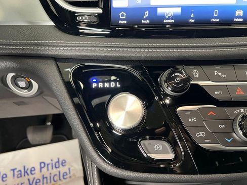 New 2026 Chrysler Pacifica Limited image 13