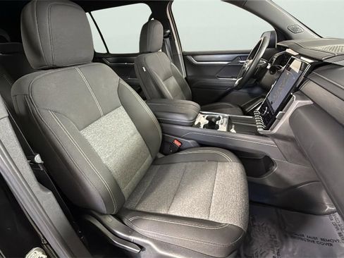 Used 2025 GMC Acadia Elevation image 32