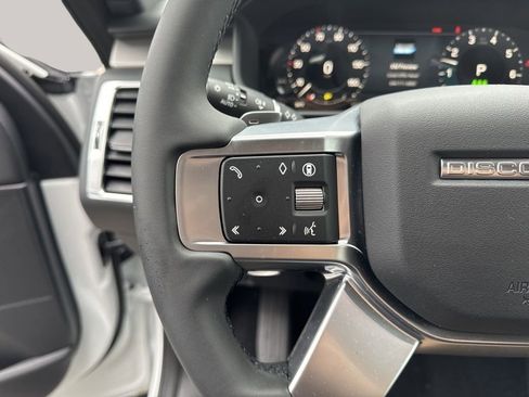 New 2024 Land Rover Discovery Dynamic SE image 23