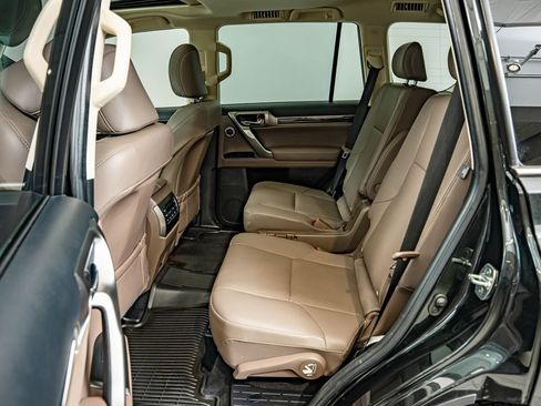 Used 2023 Lexus GX 460 Premium w/ Accessory Package AWD/4WD image 36