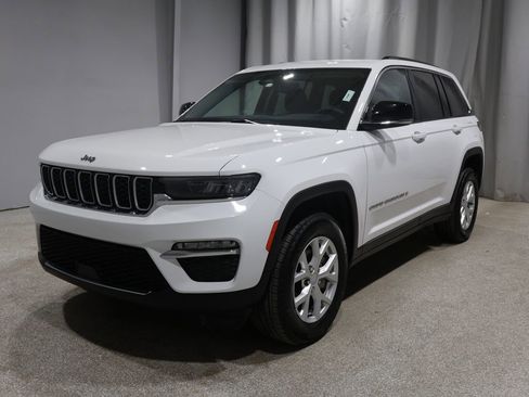 Certified 2023 Jeep Grand Cherokee Limited image 7