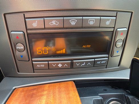 Used 2004 Cadillac XLR RWD image 17