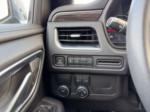 Used 2022 Chevrolet Tahoe 2WD image 17