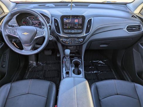 Used 2024 Chevrolet Equinox Premier image 17
