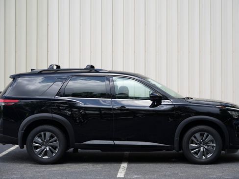 Used 2024 Nissan Pathfinder SV w/ SV Premium Package FWD image 50