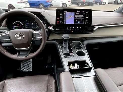 Used 2023 Toyota Sienna Platinum AWD/4WD image 15