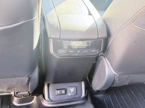 Used 2021 Toyota Highlander Limited image 28