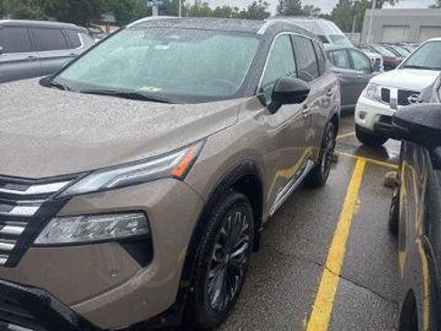 Certified 2024 Nissan Rogue Platinum w/ Platinum Premium Package AWD/4WD image 3