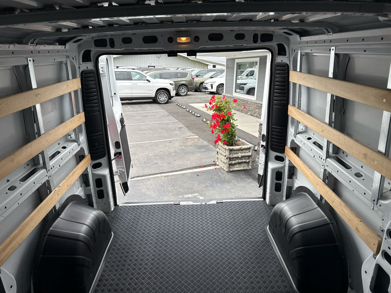 Used 2025 RAM ProMaster 2500 w/ U-Haul Equipment Group FWD image 15