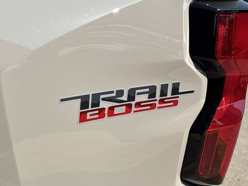 New 2026 Chevrolet Colorado Trail Boss AWD/4WD image 11