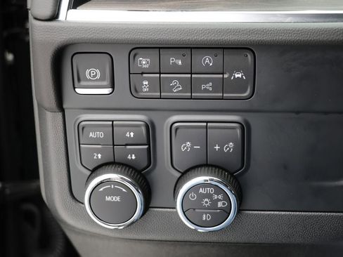Used 2025 Chevrolet Suburban Z71 AWD/4WD image 29