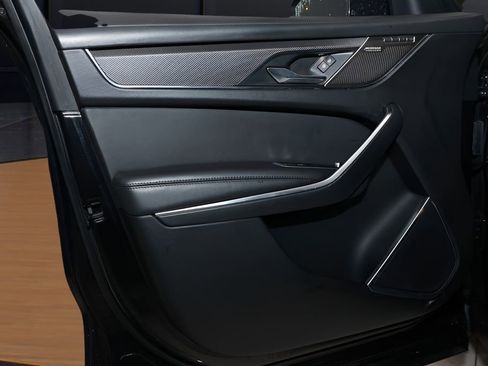 Used 2021 Jaguar F-PACE SVR image 22