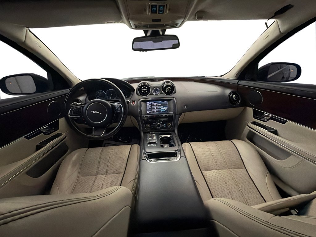 Used 2012 Jaguar XJ L RWD image 11