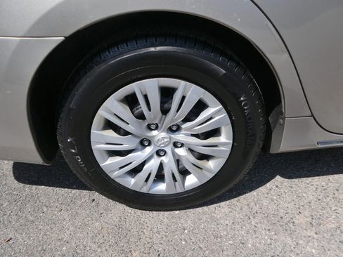 Used 2013 Toyota Camry FWD image 30