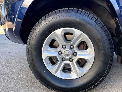 Used 2016 Toyota 4Runner SR5 AWD/4WD image 22