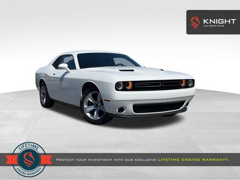 Used 2019 Dodge Challenger SXT RWD image 1