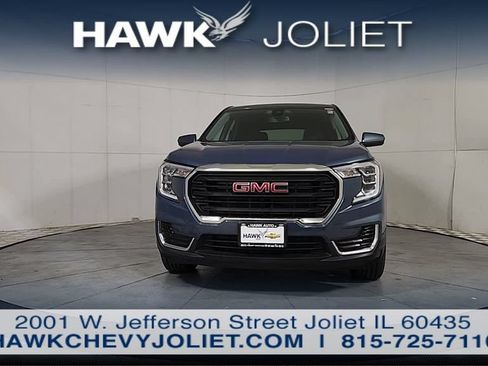 Used 2024 GMC Terrain SLE AWD/4WD image 3