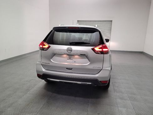 Used 2017 Nissan Rogue SV AWD/4WD image 7