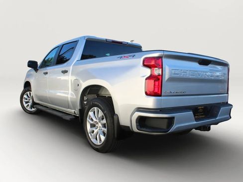 Used 2019 Chevrolet Silverado 1500 Custom w/ Custom Value Package image 3