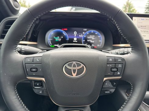 Used 2025 Toyota Crown Signia Limited image 23