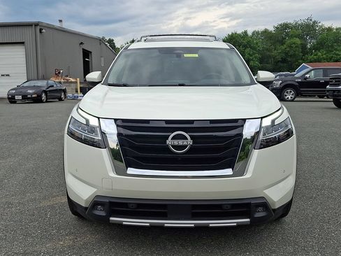 Used 2024 Nissan Pathfinder Platinum AWD/4WD image 2