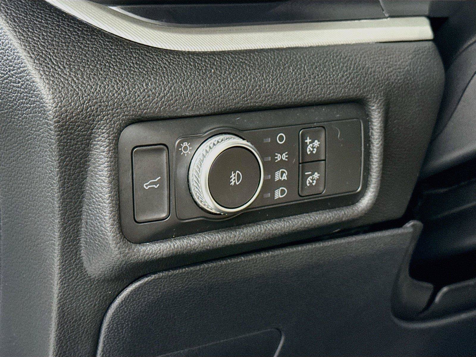 Used 2020 Ford Explorer XLT w/ Equipment Group 202A RWD image 15
