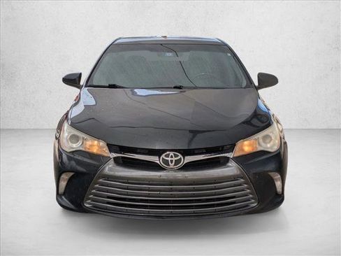 Used 2017 Toyota Camry LE image 2
