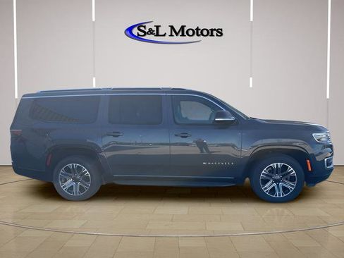 Certified 2024 Jeep Wagoneer L Series II w/ Flexible Seating Group AWD/4WD image 9