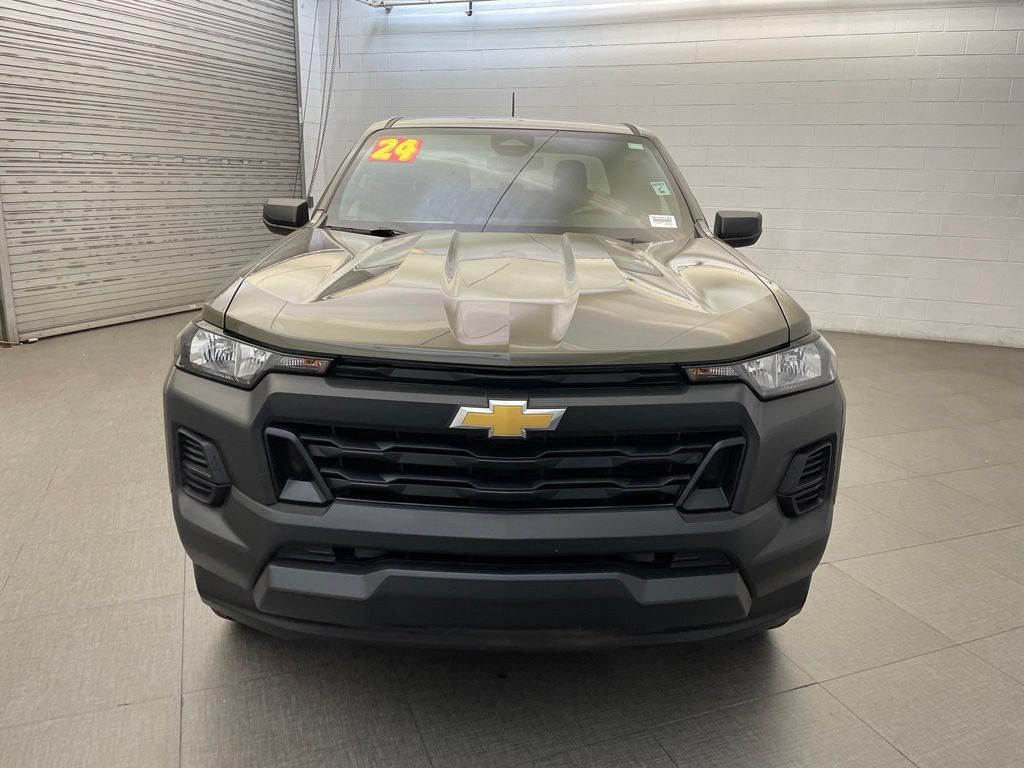Used 2024 Chevrolet Colorado W/T RWD image 4