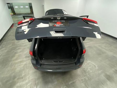 Used 2017 Jeep Grand Cherokee Altitude image 50