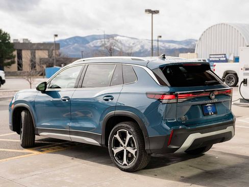 New 2026 Volkswagen Tiguan SE image 2