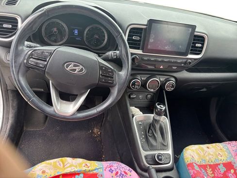 Used 2021 Hyundai Venue SEL w/ Cargo Package image 10