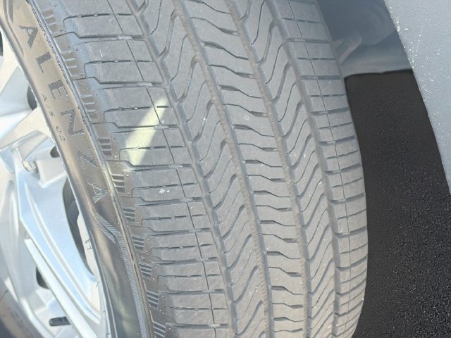 Used 2024 GMC Terrain SLE AWD/4WD image 30