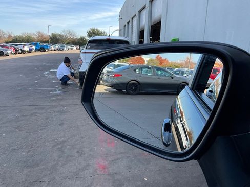 Used 2025 Toyota RAV4 XLE image 19