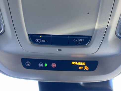 Used 2023 Buick Envision Essence image 30