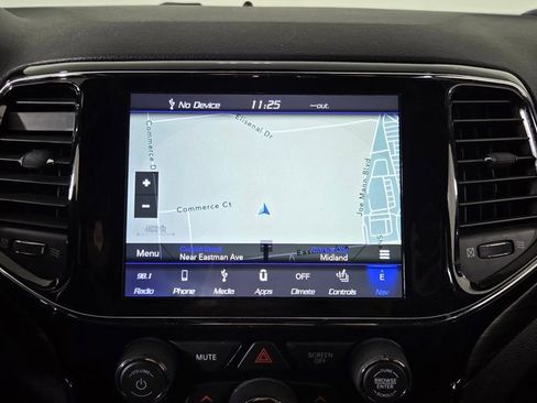 Used 2019 Jeep Grand Cherokee Laredo image 26