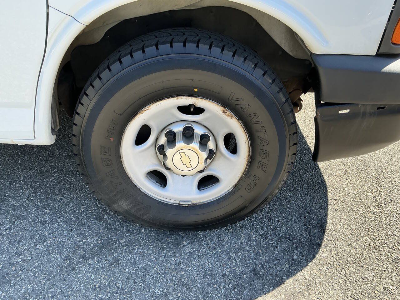 Used 2014 Chevrolet Express 2500 RWD image 11