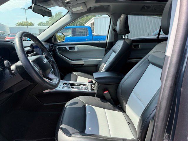 Used 2022 Ford Explorer XLT w/ Equipment Group 202A AWD/4WD image 7