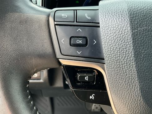 Used 2025 Toyota Camry SE FWD image 21