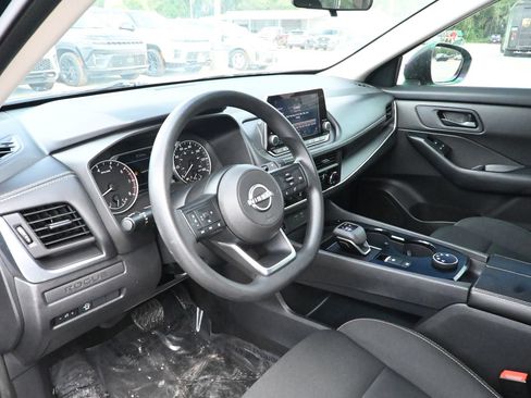 Used 2024 Nissan Rogue S AWD/4WD image 10