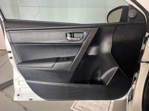 Used 2018 Toyota Corolla XLE FWD image 26