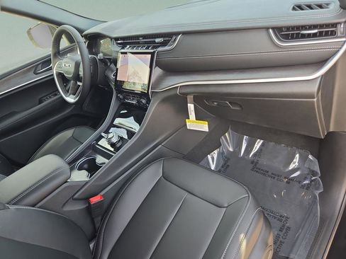New 2025 Jeep Grand Cherokee Limited RWD image 30