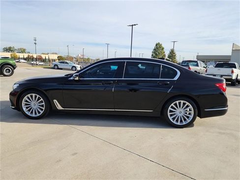 Used 2019 BMW 740i image 4