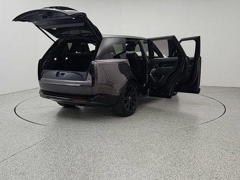 Used 2024 Land Rover Range Rover SE AWD/4WD image 11