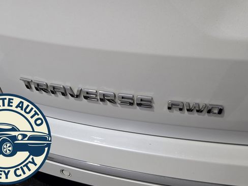 Used 2021 Chevrolet Traverse Premier image 33